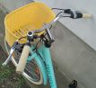 Dámsky mestský bicykel DACAPO vpredu s plastovým košíkom + LED svetlá